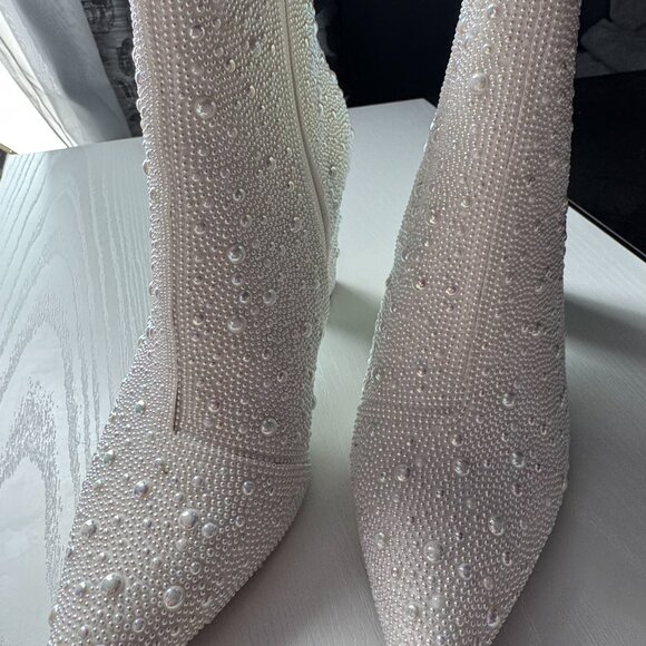 Betsey Johnson Pearl Rhinestone Ankle Boots Pointed Toe Block Heel Zip-Size 7.5 - Picture 3 of 5
